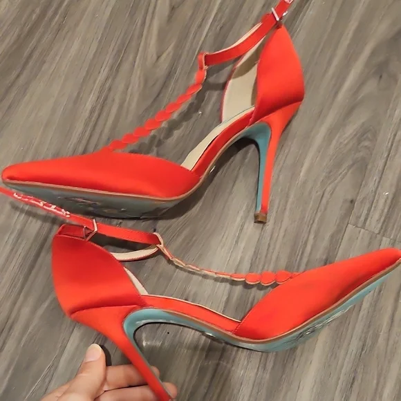 Elegant Red Women's Heels - Picture 3 of 5